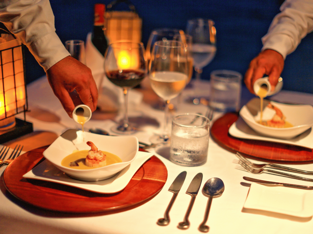 Table service | Latitude Gulf